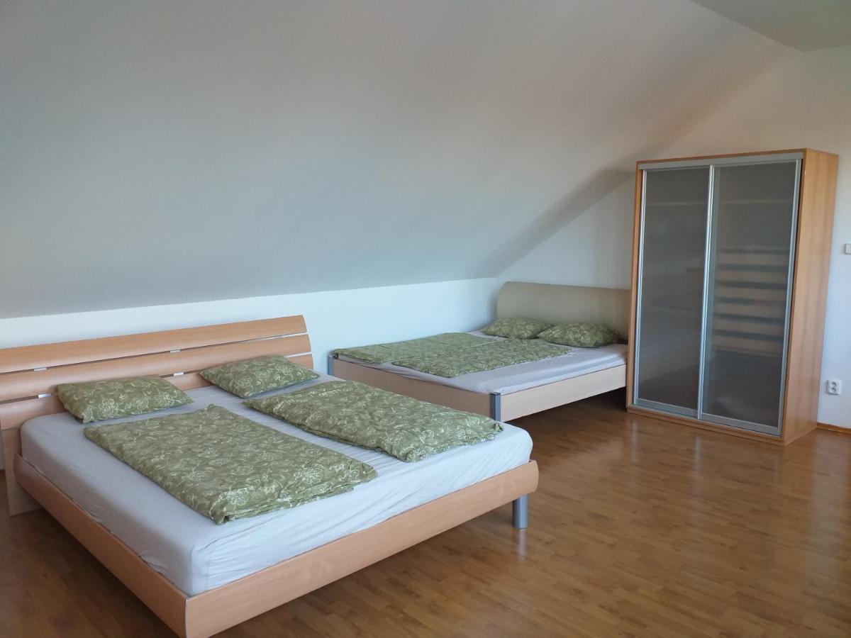 Villa Kysucka Senec Exteriör bild